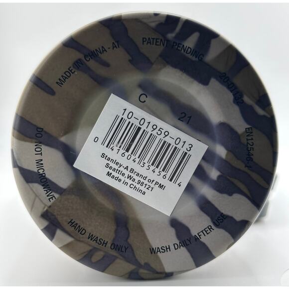 STANLEY Heritage Stainless Steel 1.1 QT Classic Bottle - BOTTOMLAND CAMOUFLAGE - Picture 7 of 7